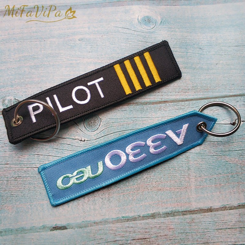 2 PCS FASHION TRINKET KEYCHAIN AIRBUS A330 AVIATOR PORTE CLEF AIRCRAFT KEY CHAIN - PILOTSX