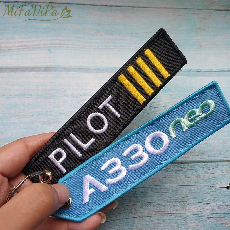 2 PCS FASHION TRINKET KEYCHAIN AIRBUS A330 AVIATOR PORTE CLEF AIRCRAFT KEY CHAIN - PILOTSX